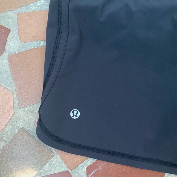 Lululemon Women’s Groovy Run Shorts - Picture 6 of 13